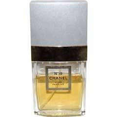N°19 (Voile Parfumé) by Chanel