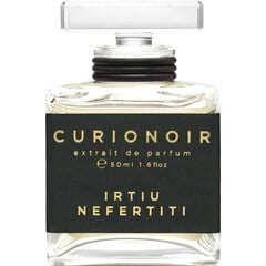 Irtiu Nefertiti by Curionoir